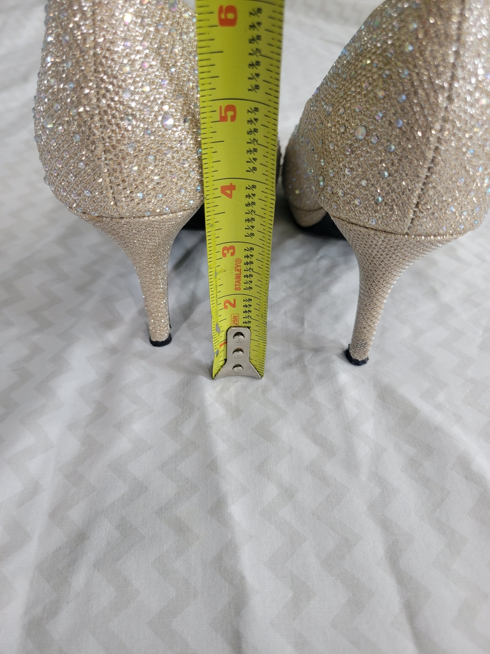Women's Glitter Round-Toe Pumps in Champagne - Picture 4 of 14